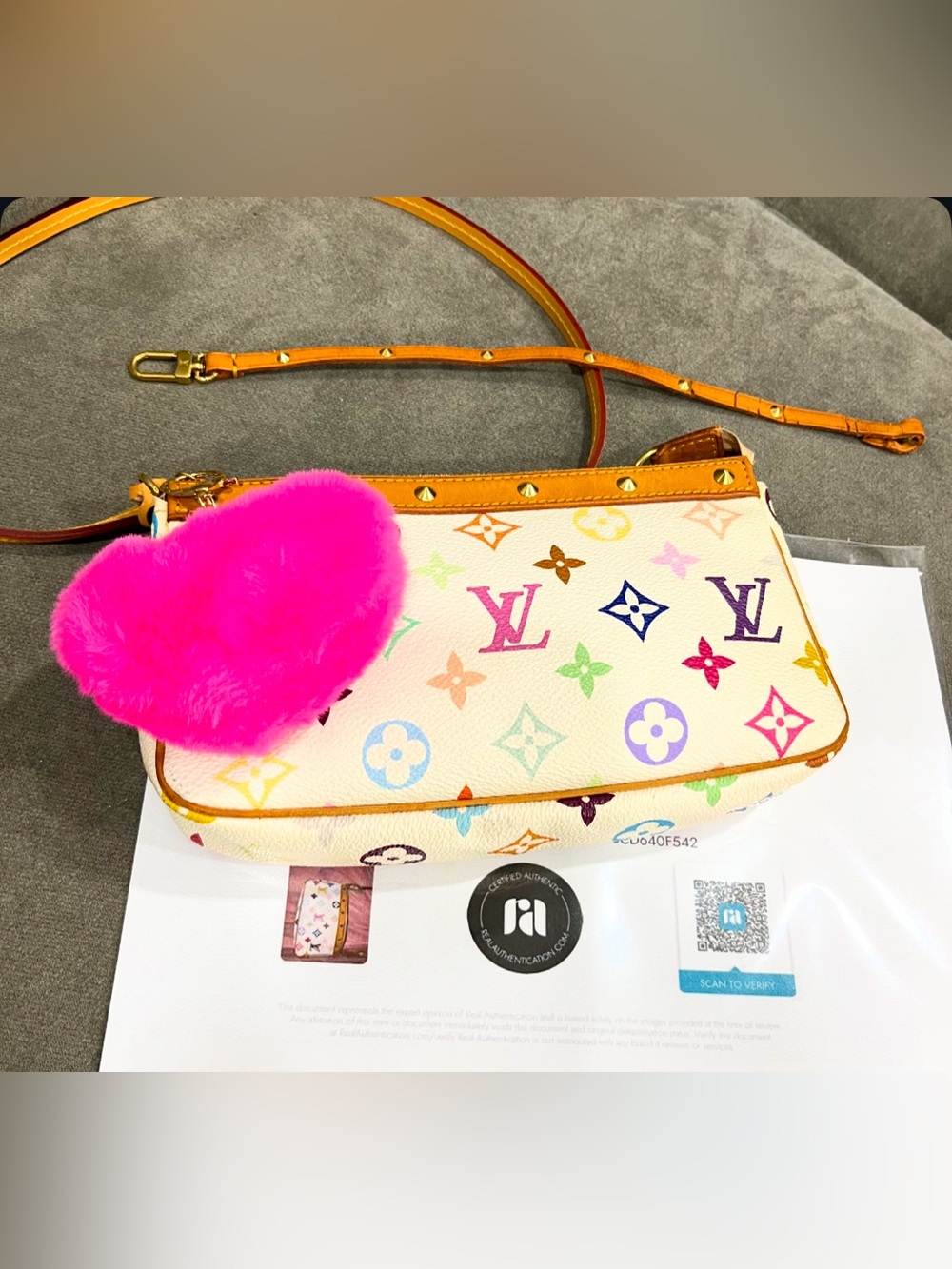 Louis Vuitton - Picture 12 of 16